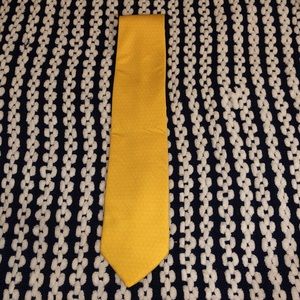 Hermes Tie 100% YW Silk/Soie. Great condition! No smells tears or loose thread.